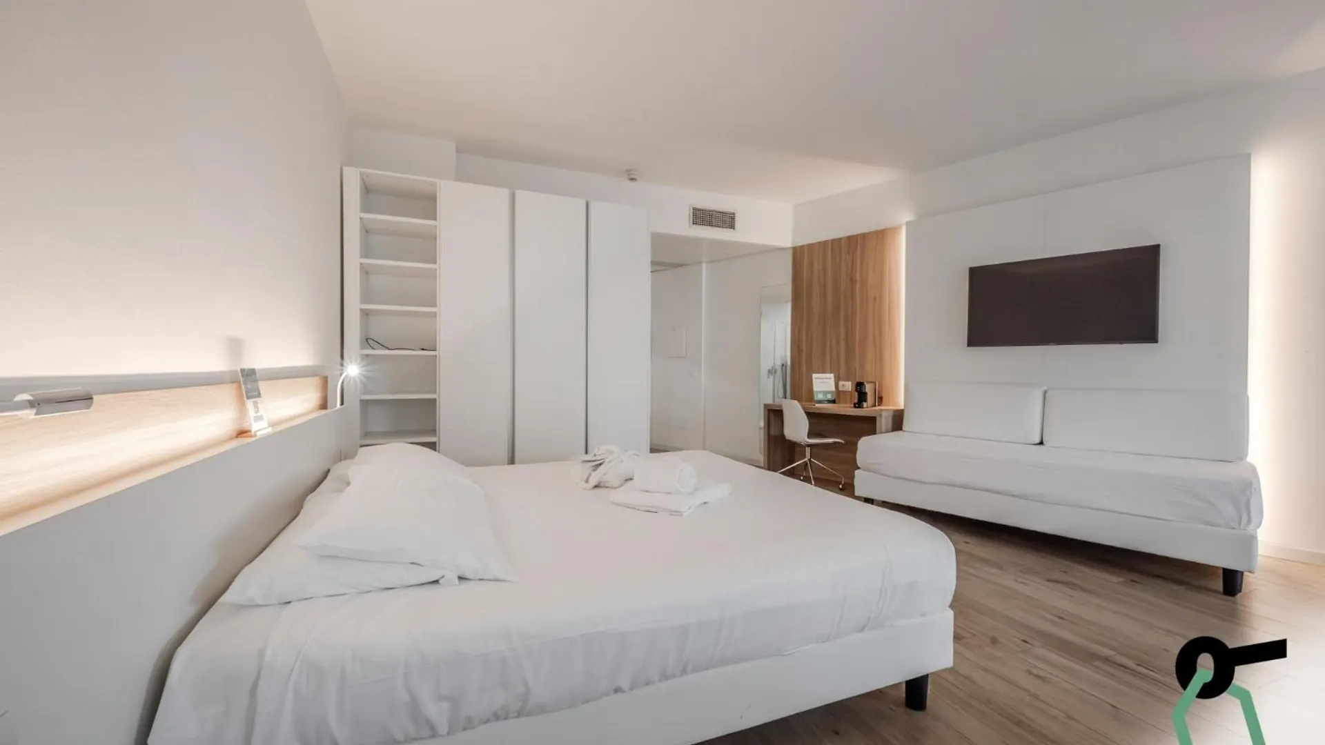 Hotiday Room Collection - Tirrenia 5*,  Italia