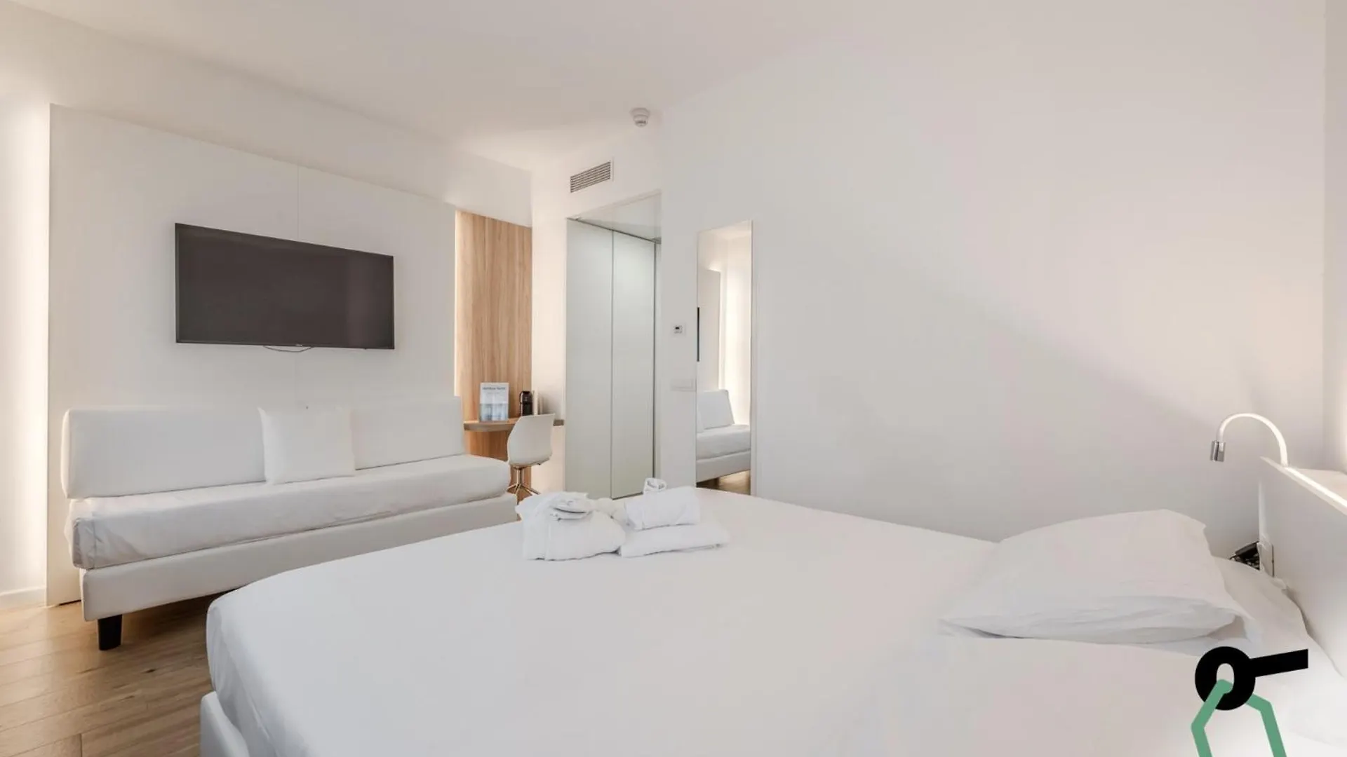 ***** Hotel Hotiday Room Collection - Tirrenia Italia